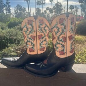 NWT ! Vintage Lucchese Art Nouveau Floral Cowgirl Boots Made in Mexico Size 8!